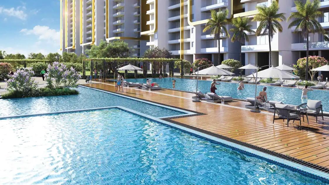 Swimming pool with leisure deck